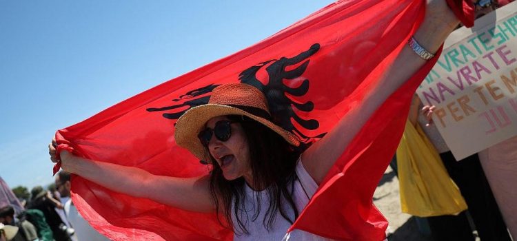 Revoluția Flamingilor Revoluția Flamingilor